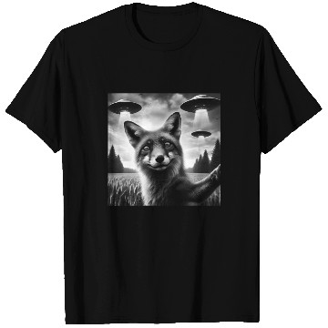 Discover Fox Funny Graphic Selfie with UFOs Weird Aliens Sc T Shirts