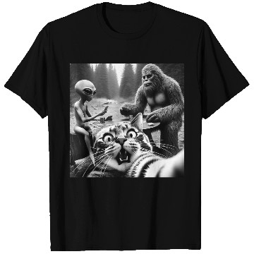 Discover Sasquatch Bigfoot Alien Surprised Scared Cat Selfi T Shirts