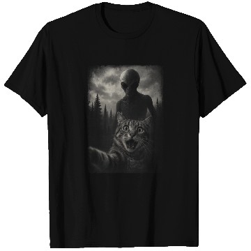 Discover Alien Cat Selfie: Purr-fectly Spooky Encounter T Shirts