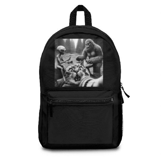 Sasquatch Bigfoot Alien Surprised Scared Cat Selfi Backpacks