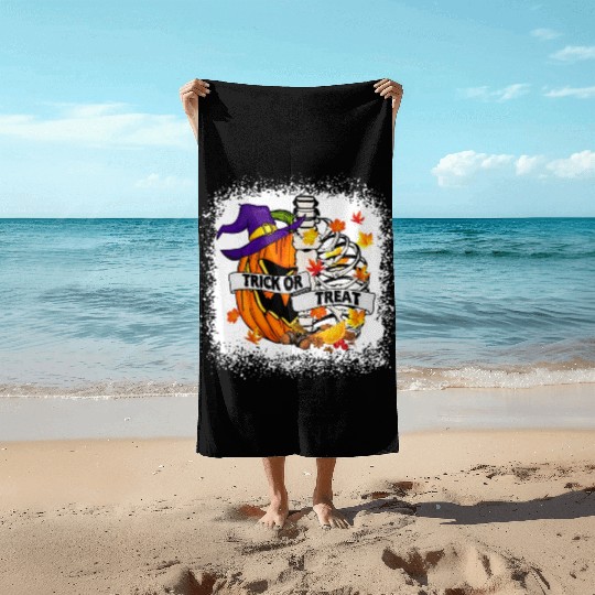 Retro Fall Leaves Trick Or Treat Halloween Pumpkin Beach Towels