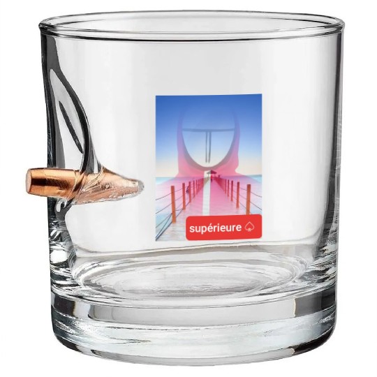 Jolie Bullet Whiskey Glasses et pull-over tendance du moment