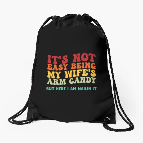 It s Not Easy Being My Wife s Arm Candy But Here I Drawstring Bags