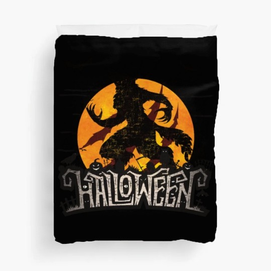Werewolf howling at the moon Duvet Covers