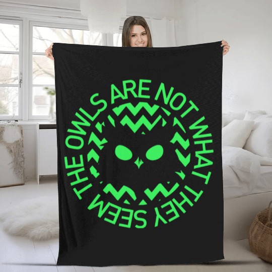 OWLS ARE NOT WHAT THEY SEEM OWLS TWIN PEAKS INSPIR Fleece Blankets