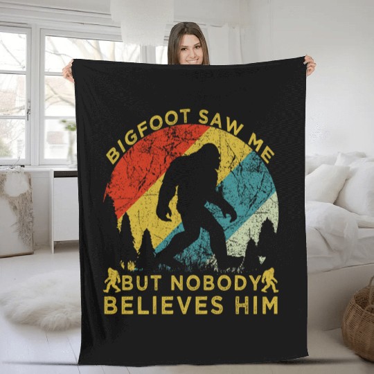 bigfoot saw me but nobody believes him Fleece Blankets