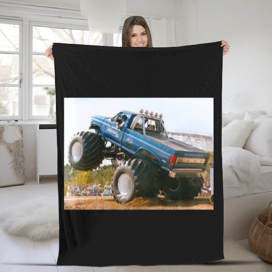 BIGFOOT 4 Sled Pull Fleece Blankets