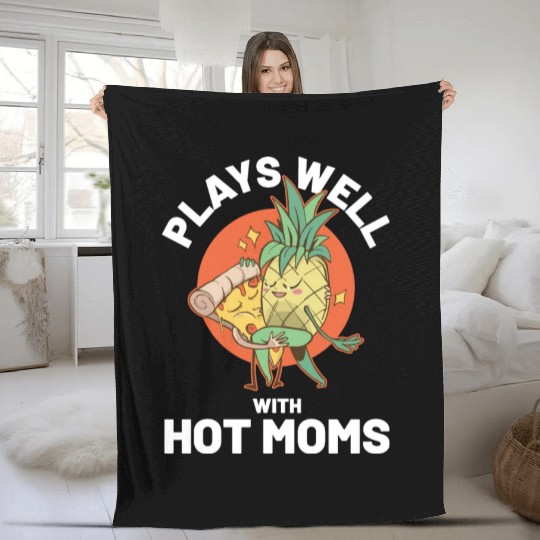 I Pineapple Hot Moms Funny Pineapple Gift Fleece Blankets