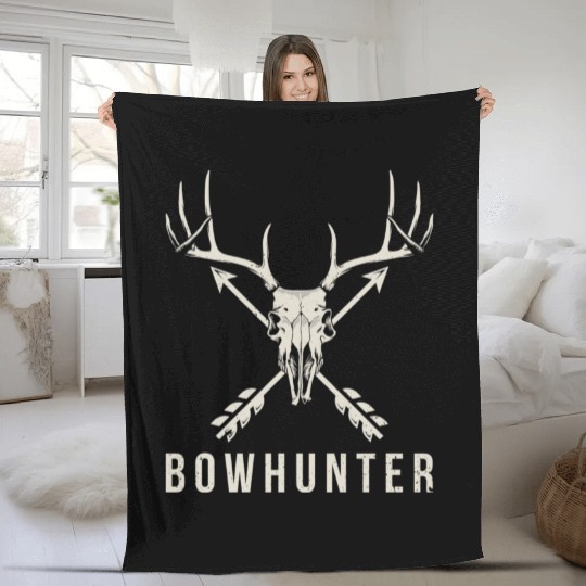 Bowhunter Deer Skull Minimalist Bowhunting Gift Fleece Blankets