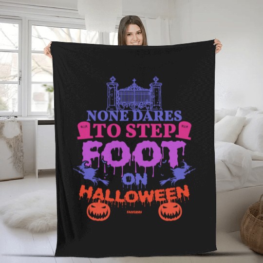creepy Halloween saying Fleece Blankets
