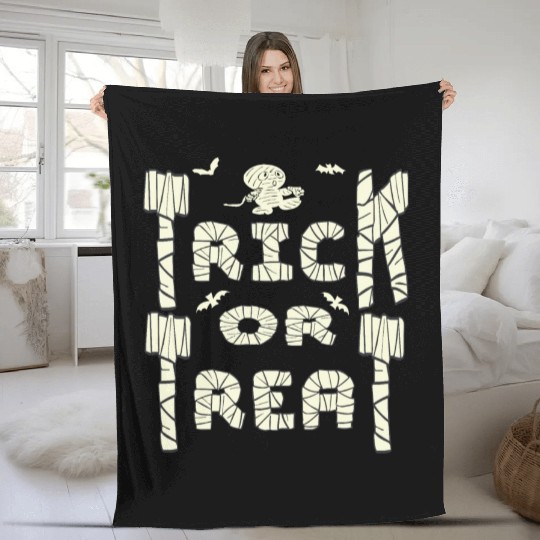 Trick or treat funny mummy Fleece Blankets