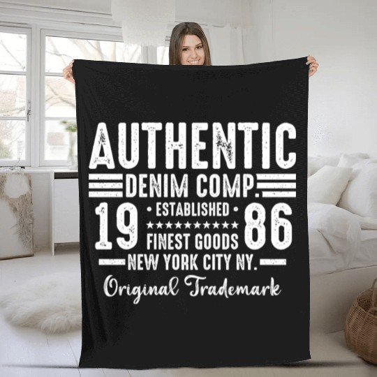 New York City Born In 1986 Vintage Birthday Fleece Blankets