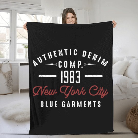 New York City Born In 1983 Vintage Birthday Fleece Blankets