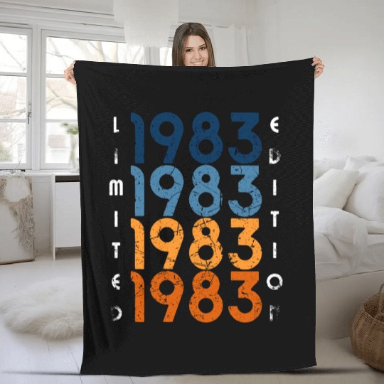 40 Years Vintage 1983 Retro 40th Birthday Fleece Blankets
