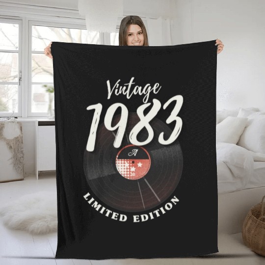 40 Years Vintage 1983 Retro 40th Birthday Fleece Blankets