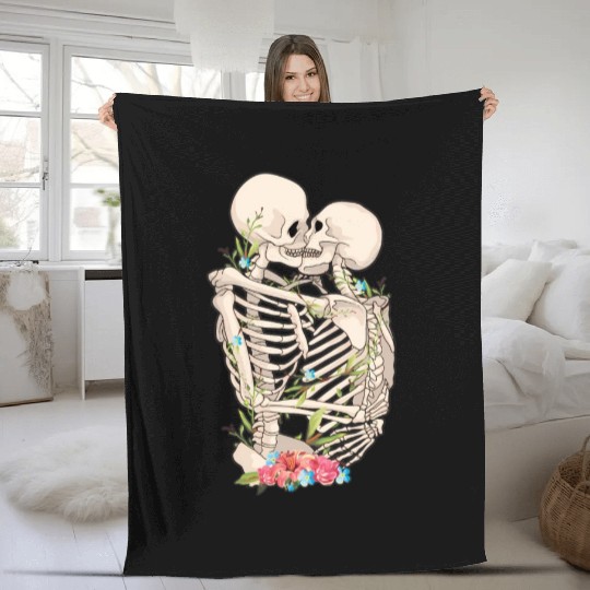 Scary Kissing eletons Halloween Fleece Blankets