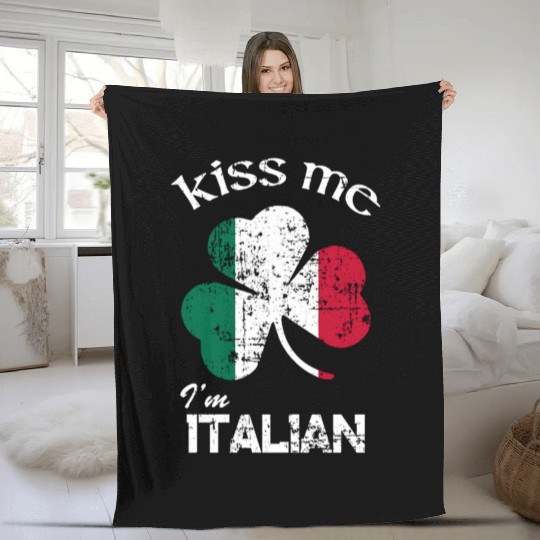 Distress Kiss Me I'M Italian St Patrick'S Day Fleece Blankets
