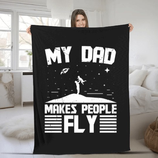 Aerospace engineer my dad makes people fly rocket Fleece Blankets