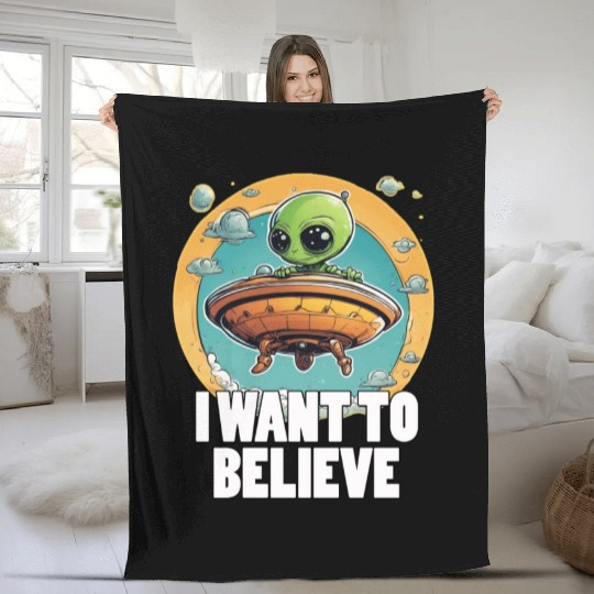 I WANT TO BELIEVE cute alien in spaceship Fleece Blankets