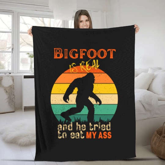 Bigfoot is real and he tried to eat my ass Fleece Blankets