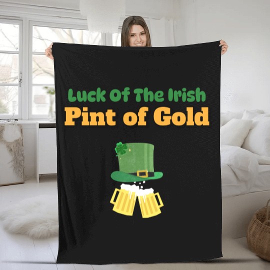luck of the irish pint of gold Fleece Blankets