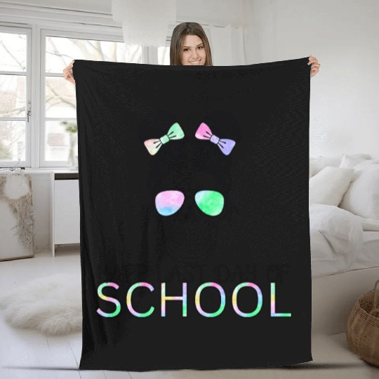 mom lif Happy last day of student's graduation Fleece Blankets