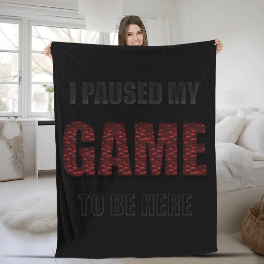 i paused my game to be here in black Fleece Blankets