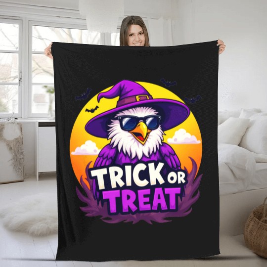 "Trick or Treat" Eagle: Spooky Halloween Fun! Fleece Blankets