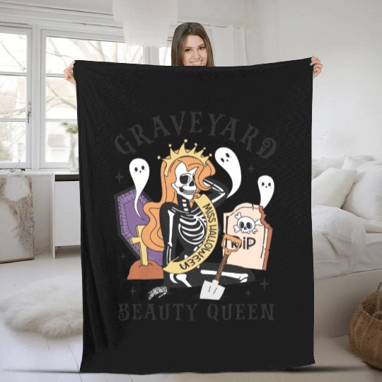 Graveyard Beauty Queen: Spooky & Funny Halloween Fleece Blankets