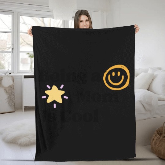 Being a Mom Is Cool – Fun Modern yellow Mom Design Fleece Blankets