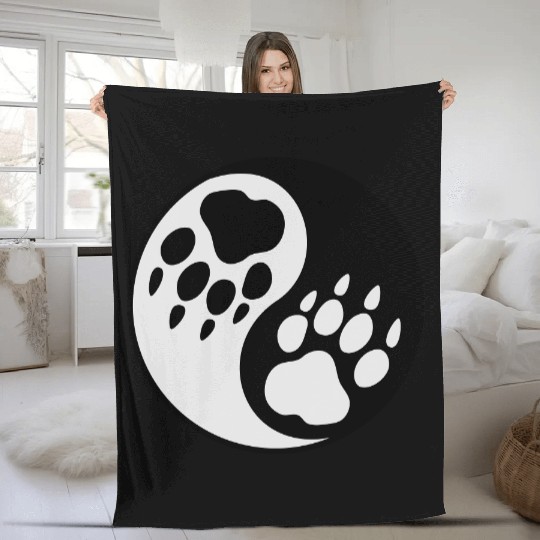 wolf paw ying yang Fleece Blankets