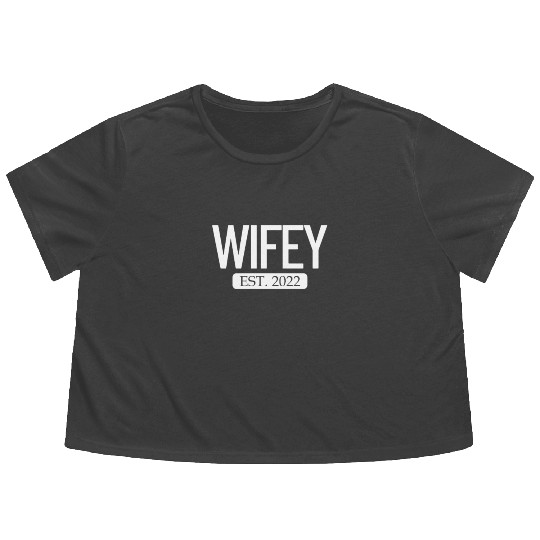 Wifey Est. 2022 Matching Couple Newlywed Marriedwi Flowy Cropped Tees
