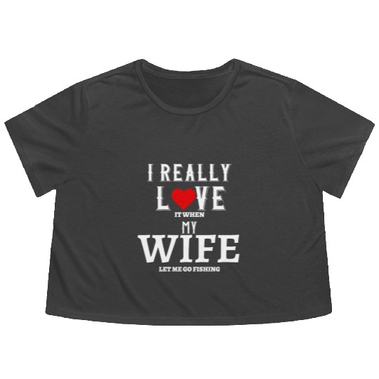 I love it when my wife let me go fishing Flowy Cropped Tees