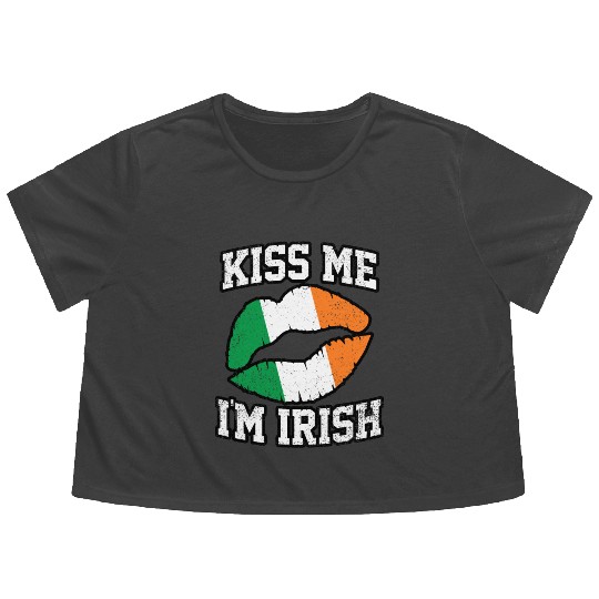 KISS ME IM IRISH ST PATRICKS DAY Flowy Cropped Tees