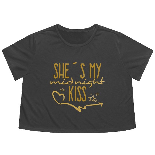 She´s my midnight Kiss Flowy Cropped Tees