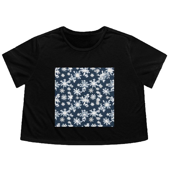 Snow pattern on navy blue background Flowy Cropped Tees