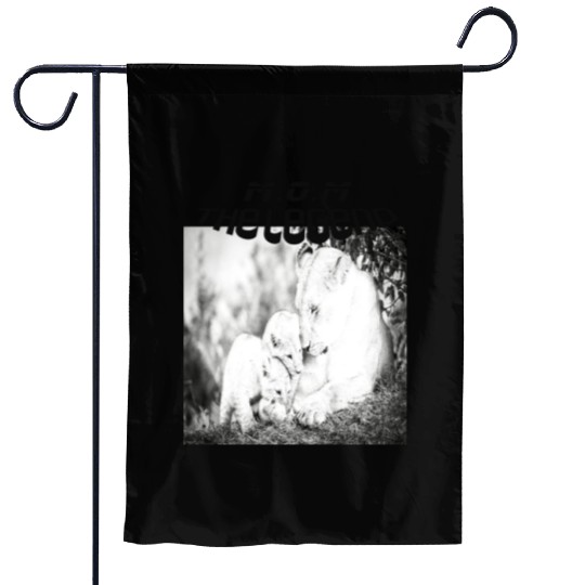 MOM THE LEGEND Garden Flags