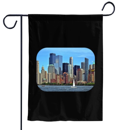 Manhattan NY – Sailboat By Manhattan Skyline Garden Flags
