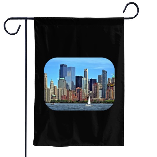 Manhattan NY – Sailboat By Manhattan Skyline Garden Flags