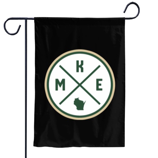 Milwaukee Circle Patch Green Garden Flags