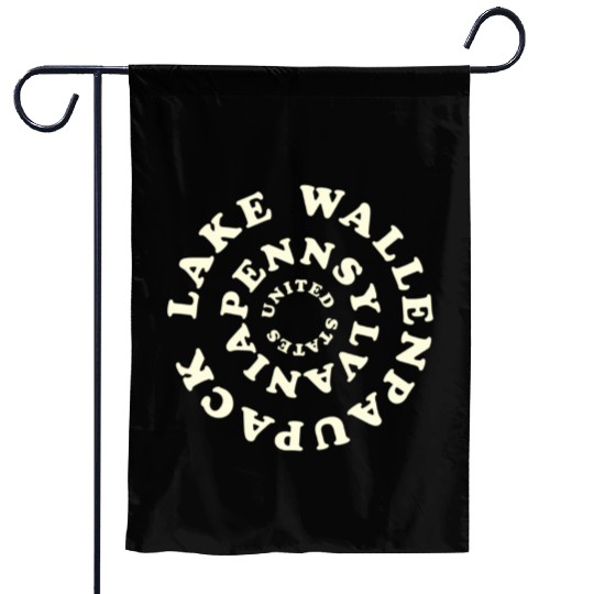 Lake Wallenpaupack Pennsylvania Trees Garden Flags