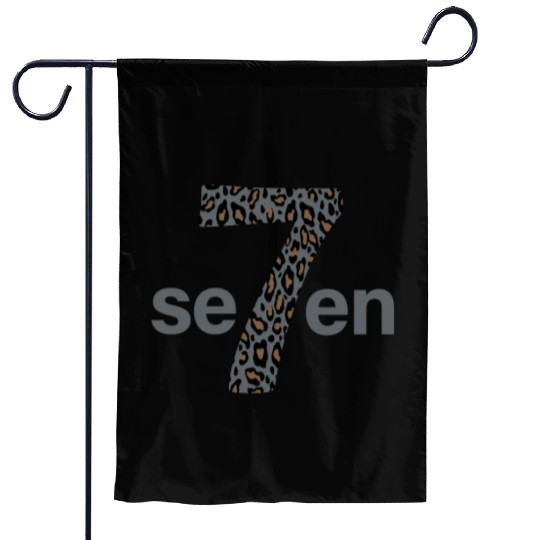 7 in braun animal print Garden Flags