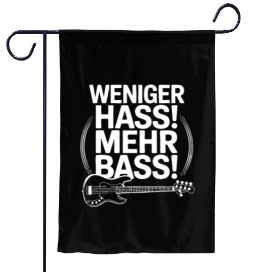 Weniger Hass, Mehr Bass! Garden Flags