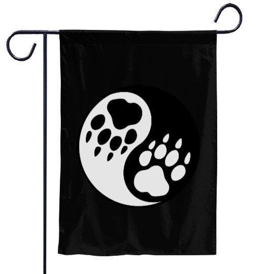 wolf paw ying yang Garden Flags