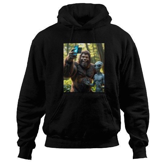 BIGFOOT TAKING A SELFIE WITH AN ALIEN 1 Hoodies