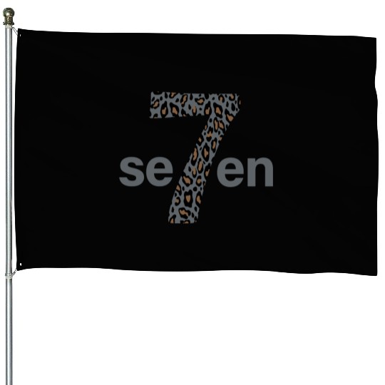 7 in braun animal print House Flags