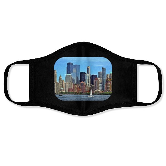 Manhattan NY – Sailboat By Manhattan Skyline Face Masks