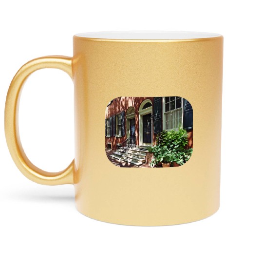 Philadelphia PA - Street in Society Hill Metallic Mugs