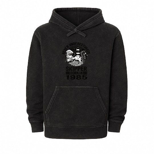 Never Underestimate Skipper Born In 1985 Mineral Wash Hoodies
