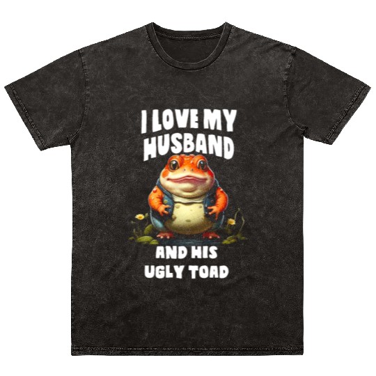 I love my husband and her ugly toad Herpetologist Mineral Wash T Shirts